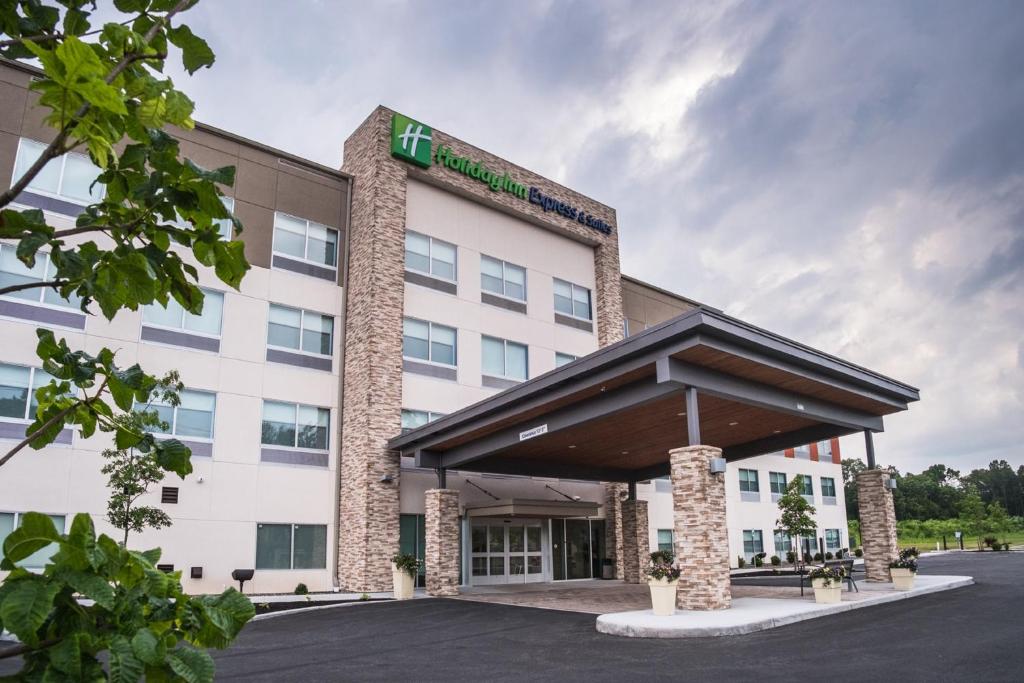 Holiday Inn Express & Suites Kingston-Ulster, an IHG Hotel image