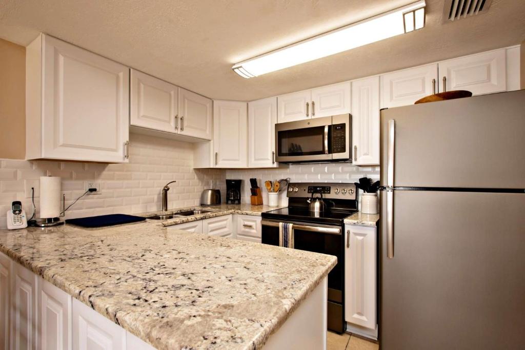 Sunglow Resort Condo Unit #405 photo 3