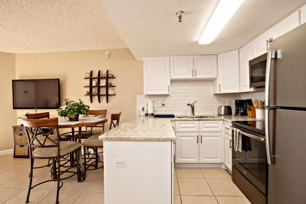 Sunglow Resort Condo Unit #405 photo 4
