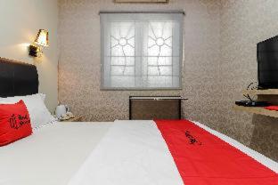 RedDoorz Plus near Lippo Cikarang Mall photo 2