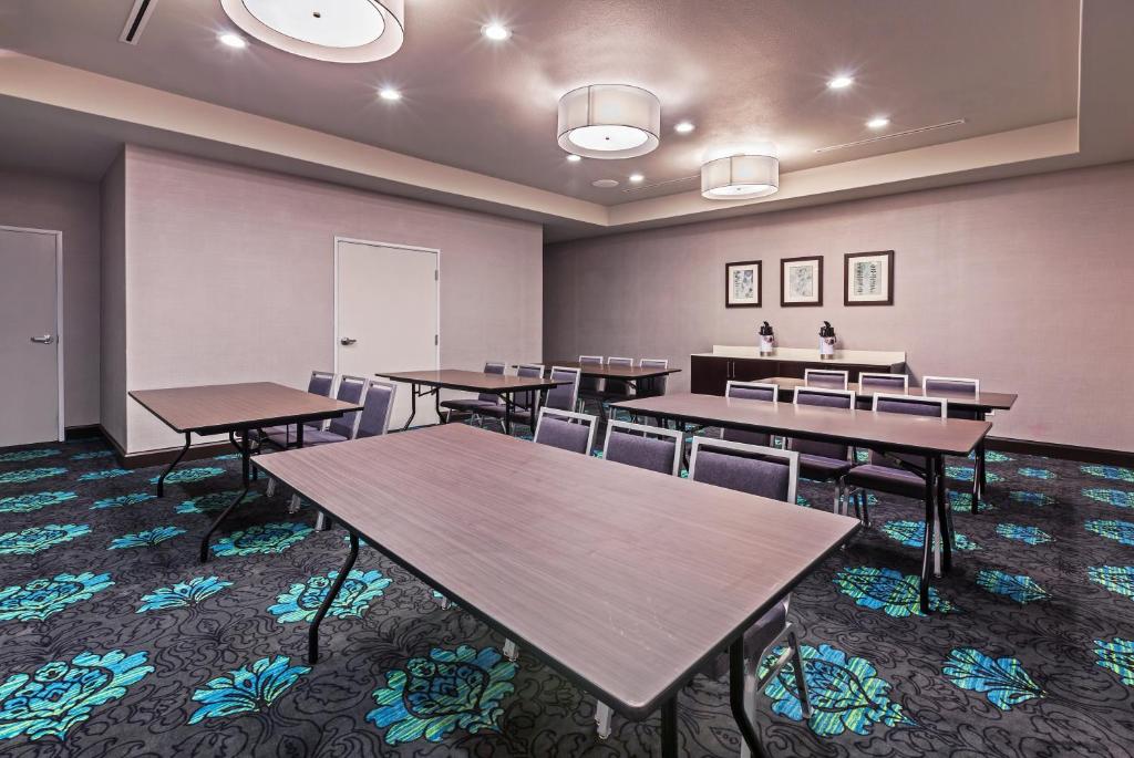 Holiday Inn Express and Suites Killeen-Fort Hood Area, an IHG Hotel photo 3