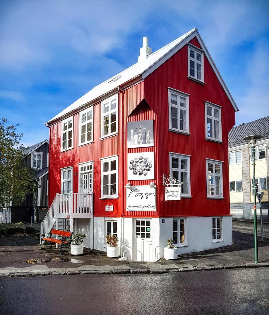 House of the Snowbird, Akranes