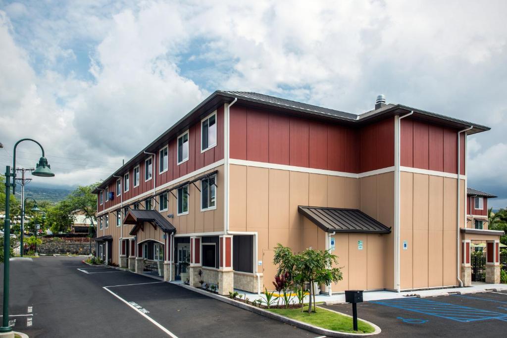 Holiday Inn Express Hotel & Suites Kailua-Kona, an IHG Hotel image