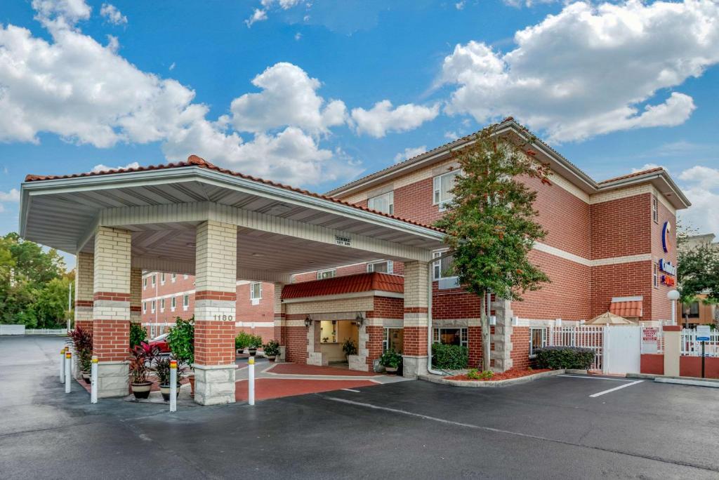 Comfort Suites Airport photo 1