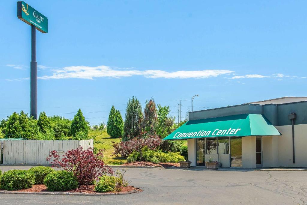 Quality Inn & Conference Center - Springfield photo 2