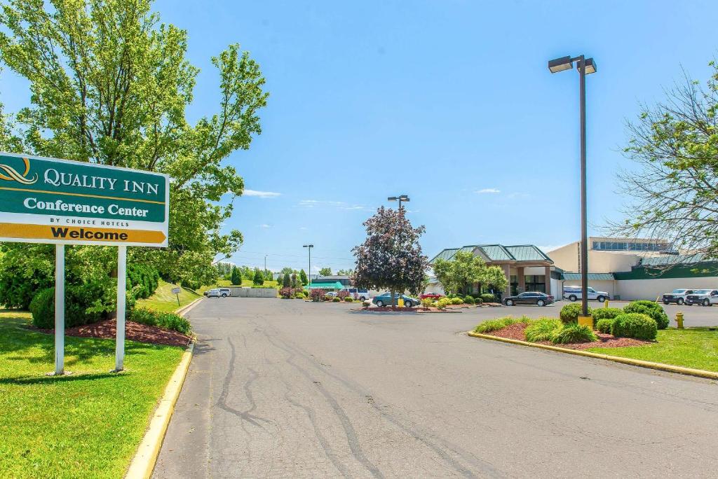 Quality Inn & Conference Center - Springfield photo 1