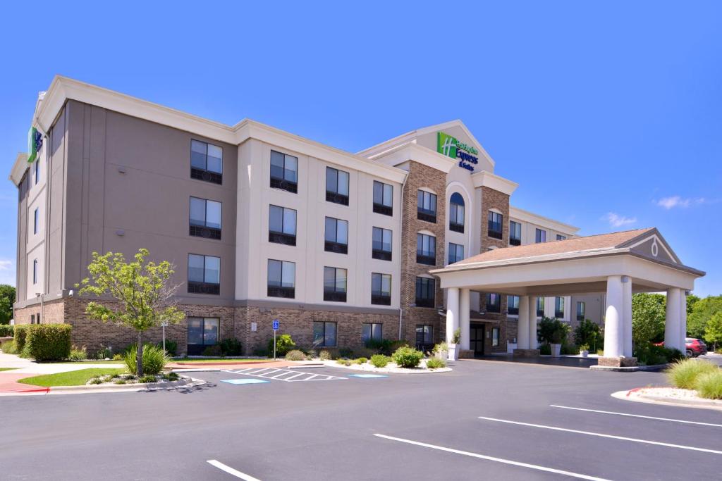 Holiday Inn Express Hotel & Suites Selma, an IHG Hotel image