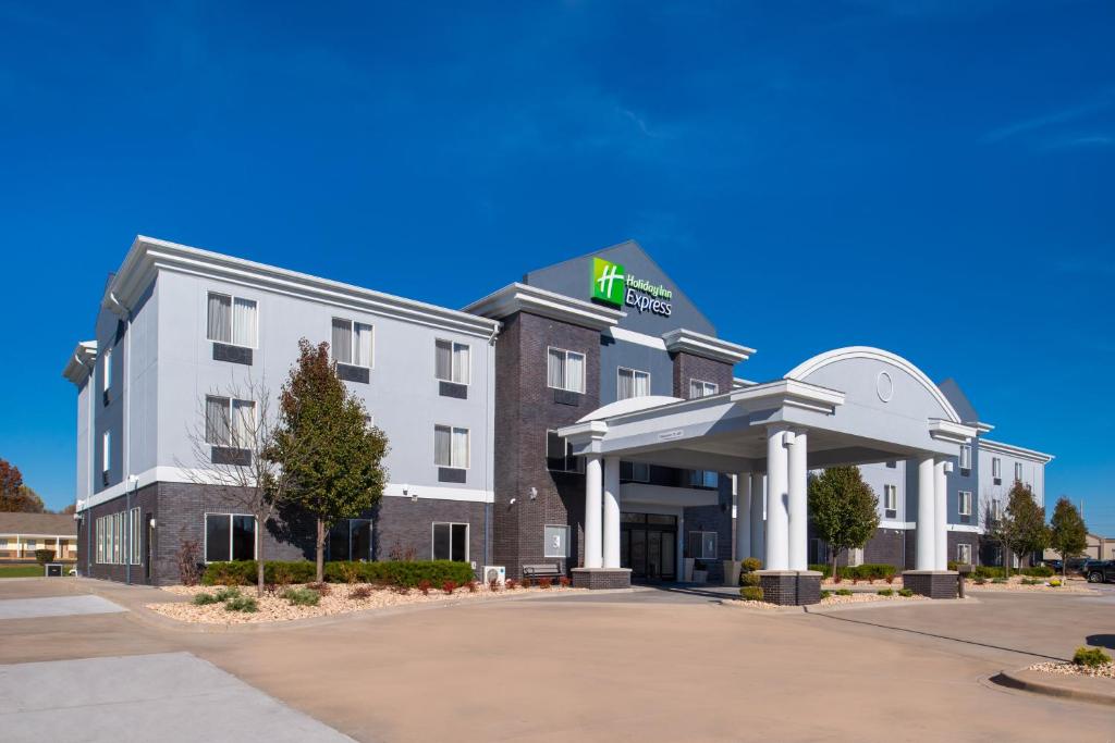 Holiday Inn Express Hotel & Suites Pittsburg, an IHG Hotel image