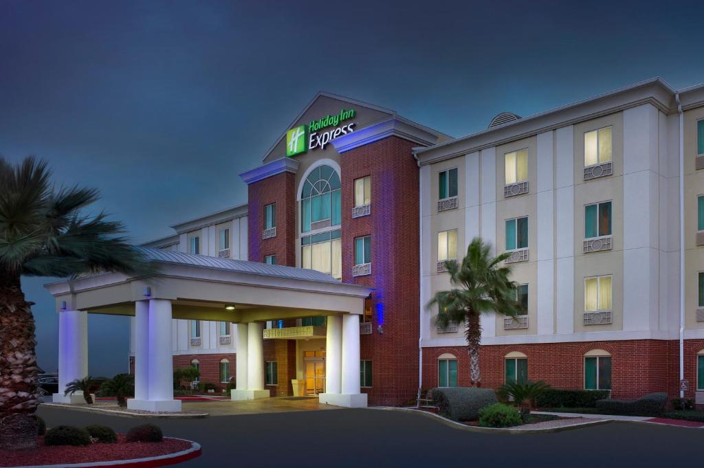 Holiday Inn Express & Suites San Antonio-West-SeaWorld Area, an IHG Hotel image
