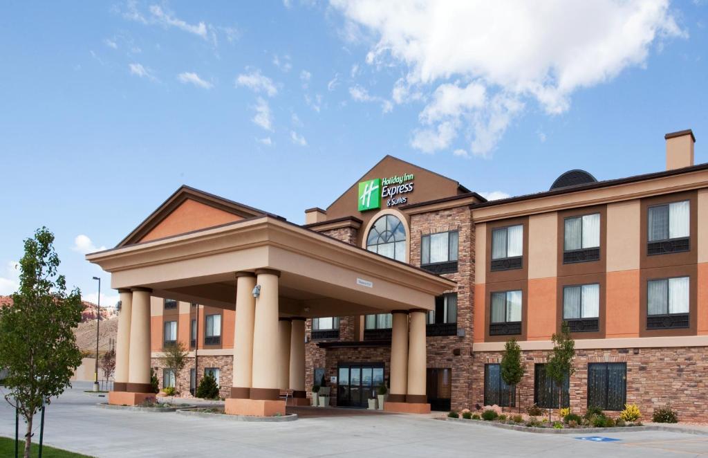 Holiday Inn Express Hotel & Suites Richfield, an IHG Hotel image