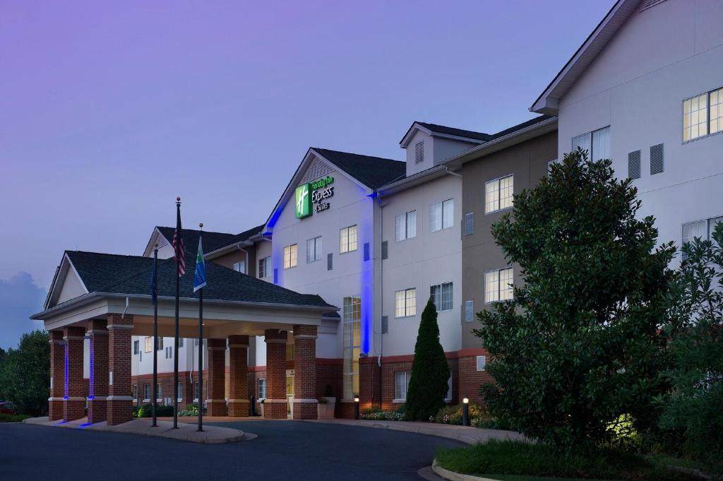 Holiday Inn Express & Suites Charlottesville - Ruckersville, an IHG Hotel image