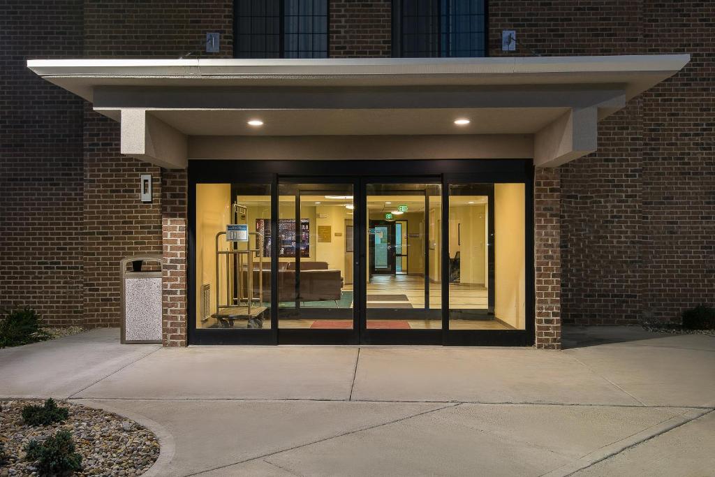 Candlewood Suites Bloomington, an IHG Hotel photo 2