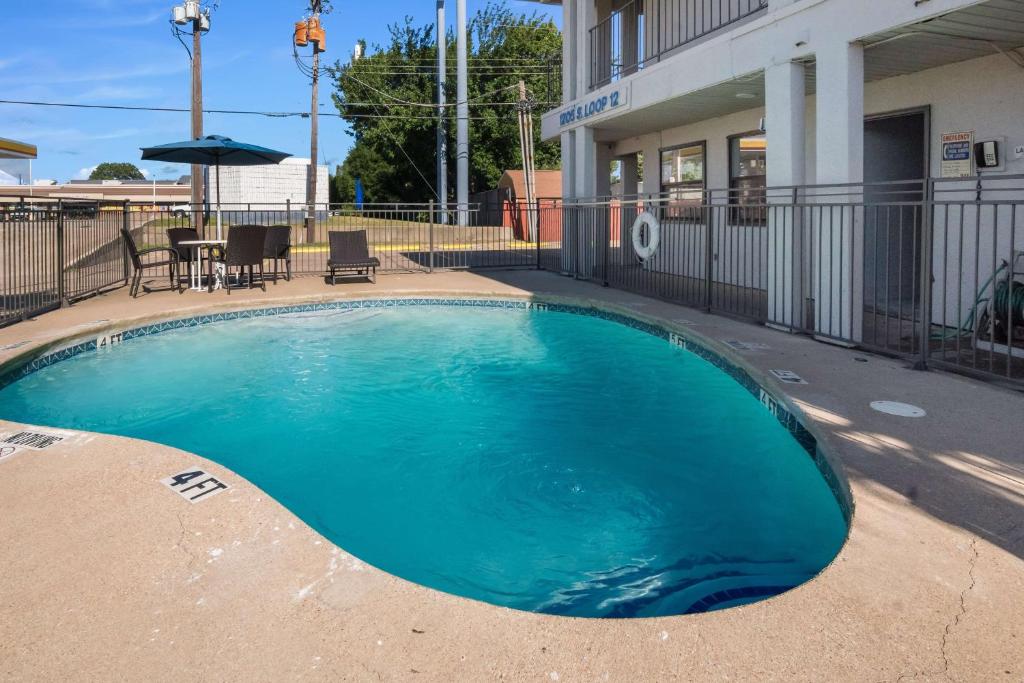 Motel 6 Irving, TX - Loop 12 image