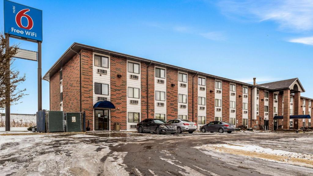 Motel 6 Elk Grove Village, IL image