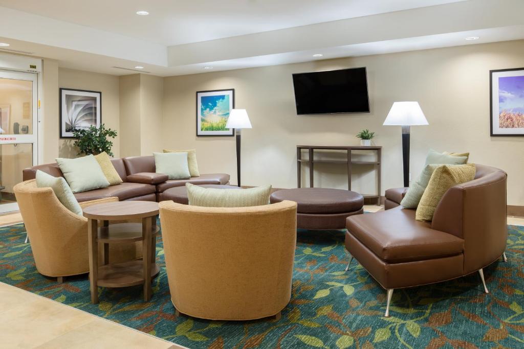 Candlewood Suites Columbia Hwy 63 & I-70, an IHG Hotel photo 1
