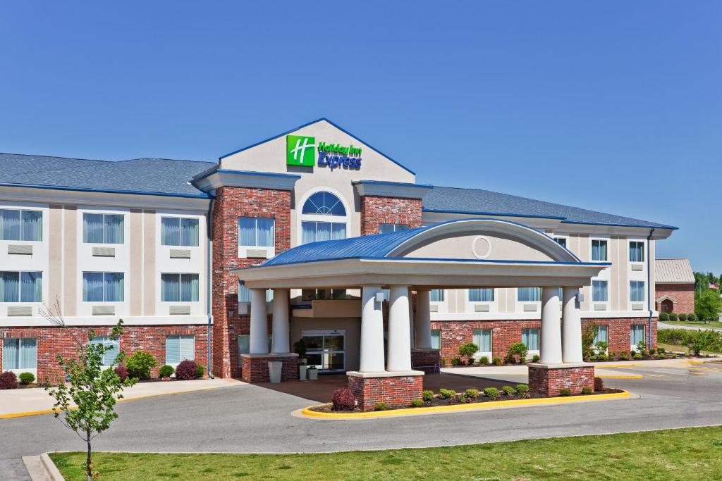 Holiday Inn Express Hotel & Suites Paragould, an IHG Hotel image
