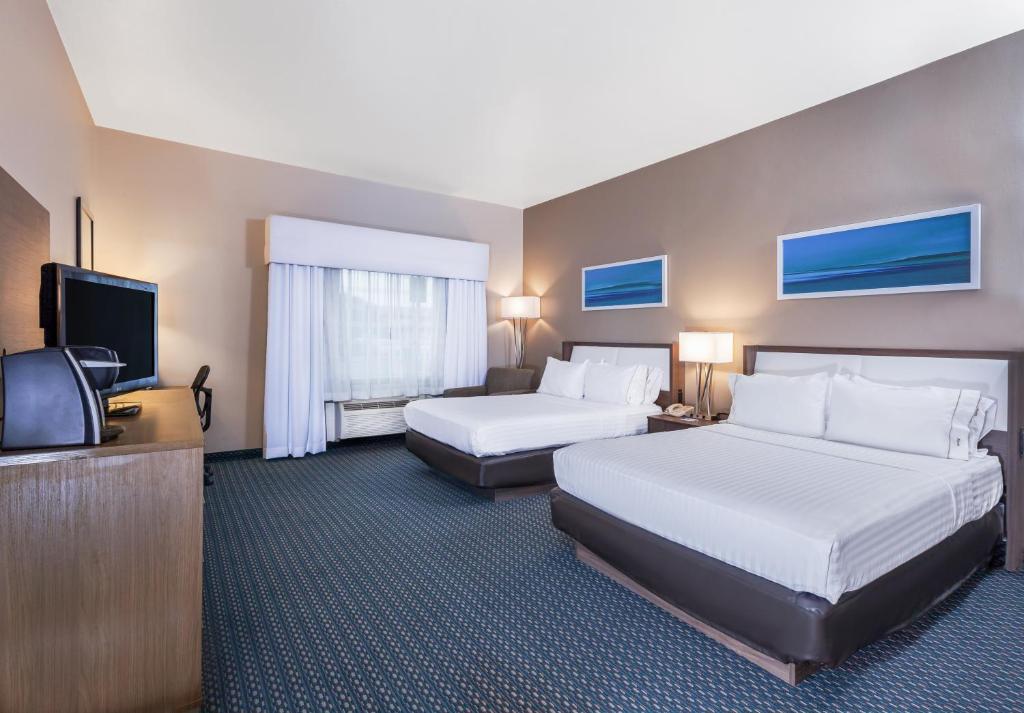 Holiday Inn Express & Suites - Pharr - Tap to explore photos