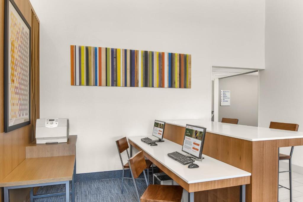 Holiday Inn Express Hotels & Suites Greenville-Spartanburg/Duncan, an IHG Hotel photo 4