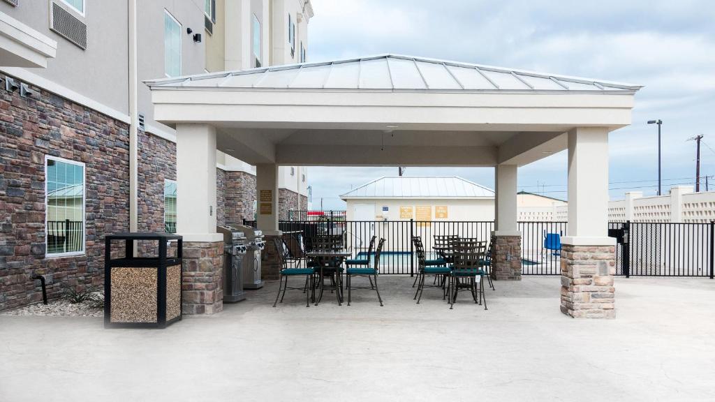 Candlewood Suites Waco, an IHG Hotel photo 4