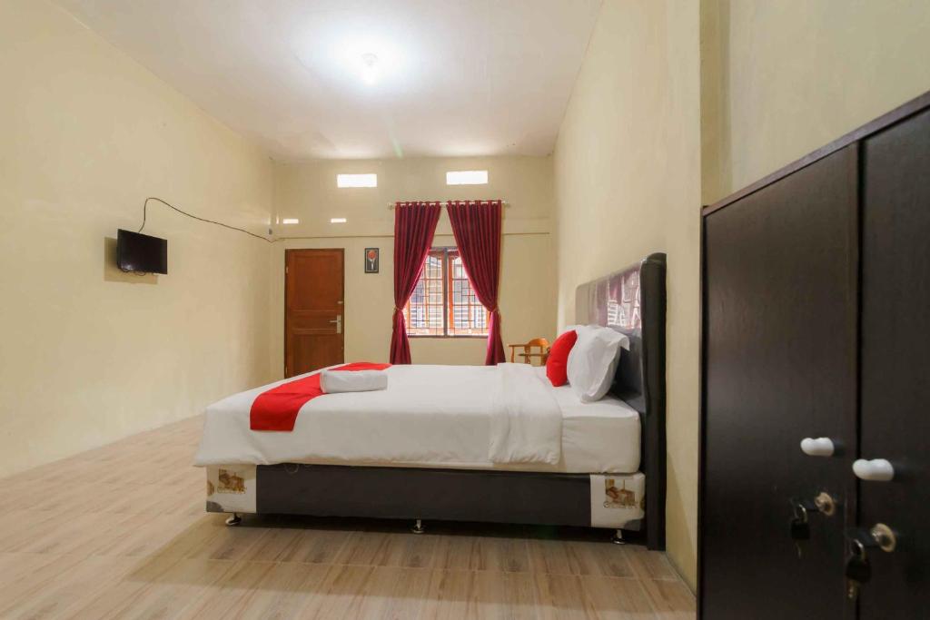 RedDoorz near Bukit Kubu Berastagi photo 4