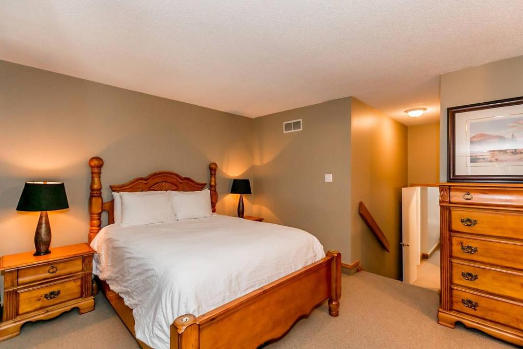 Blue Mountain Chalet Condo Ski in Ski Out 3 BR photo 3