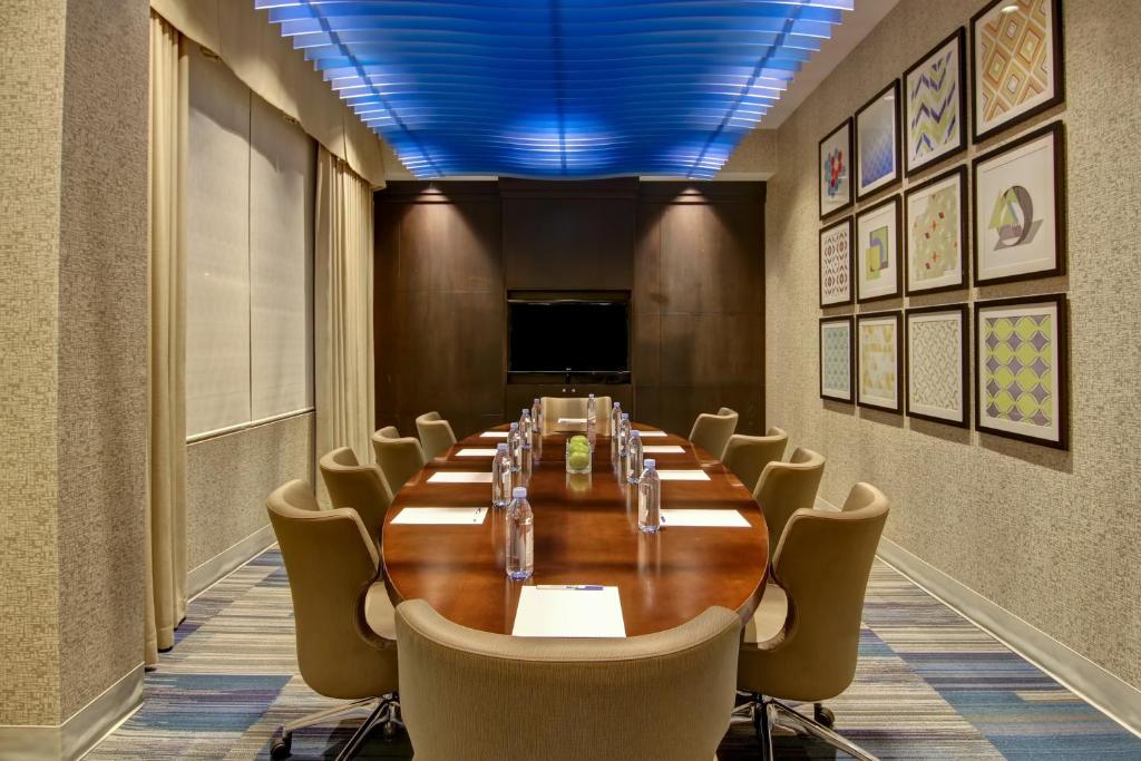 Holiday Inn Express Hotel & Suites Toronto - Markham, an IHG Hotel photo 2