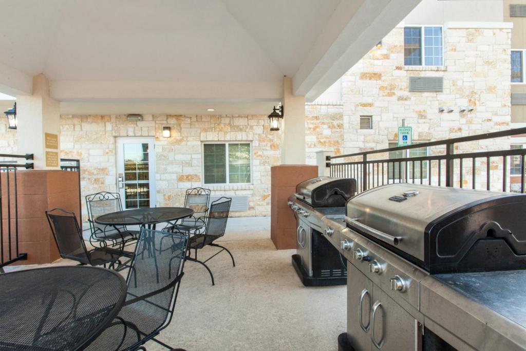 Candlewood Suites New Braunfels, an IHG Hotel photo 2