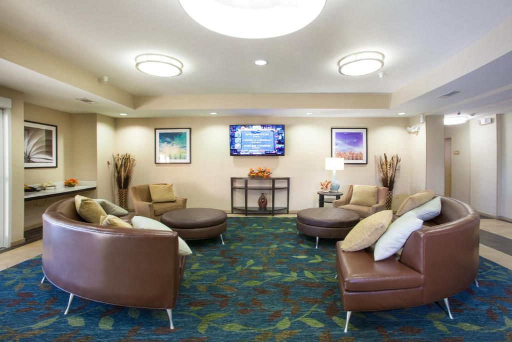 Candlewood Suites New Braunfels, an IHG Hotel photo 3