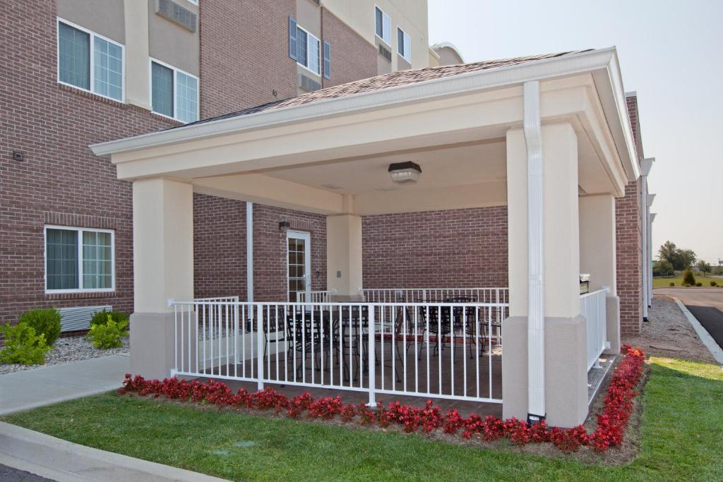 Candlewood Suites Louisville North, an IHG Hotel photo 2