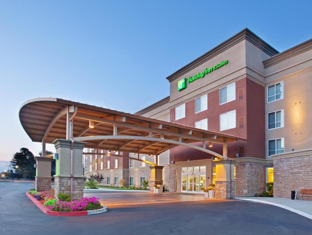 Holiday Inn & Suites Oakland Airport, an IHG Hotel image