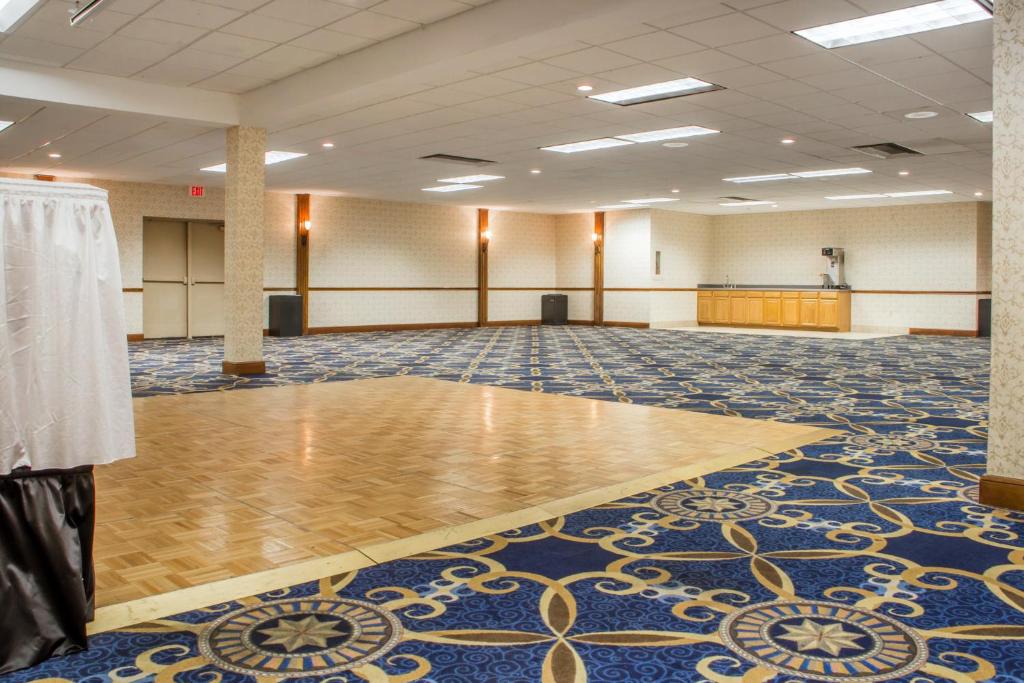Econo Lodge Broken Arrow-Tulsa photo 2
