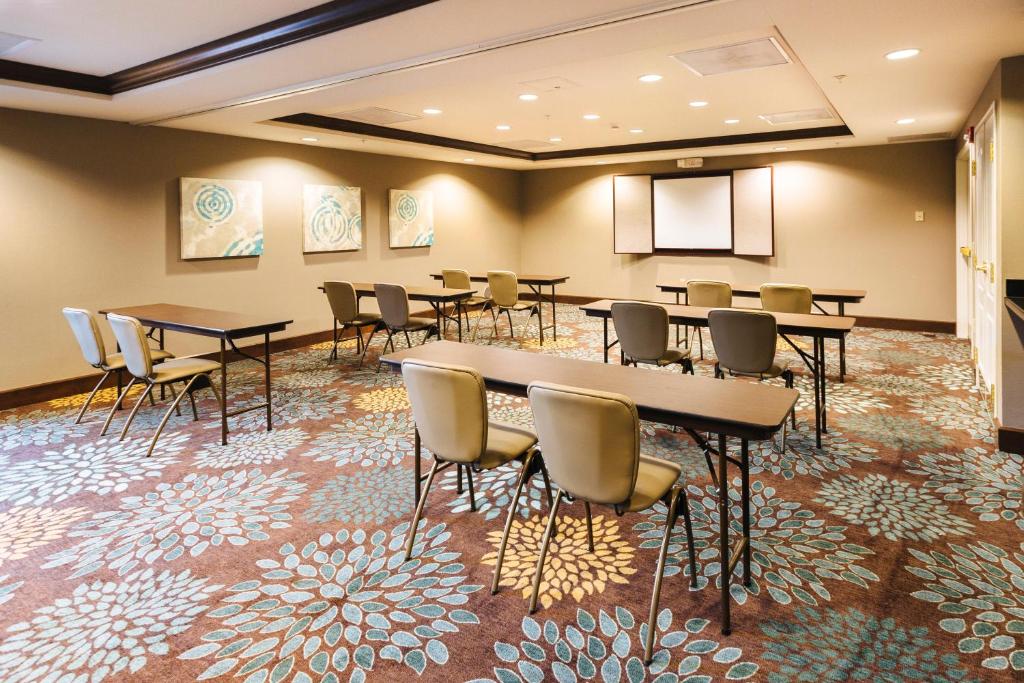 Staybridge Suites Toledo/Maumee, an IHG Hotel photo 2