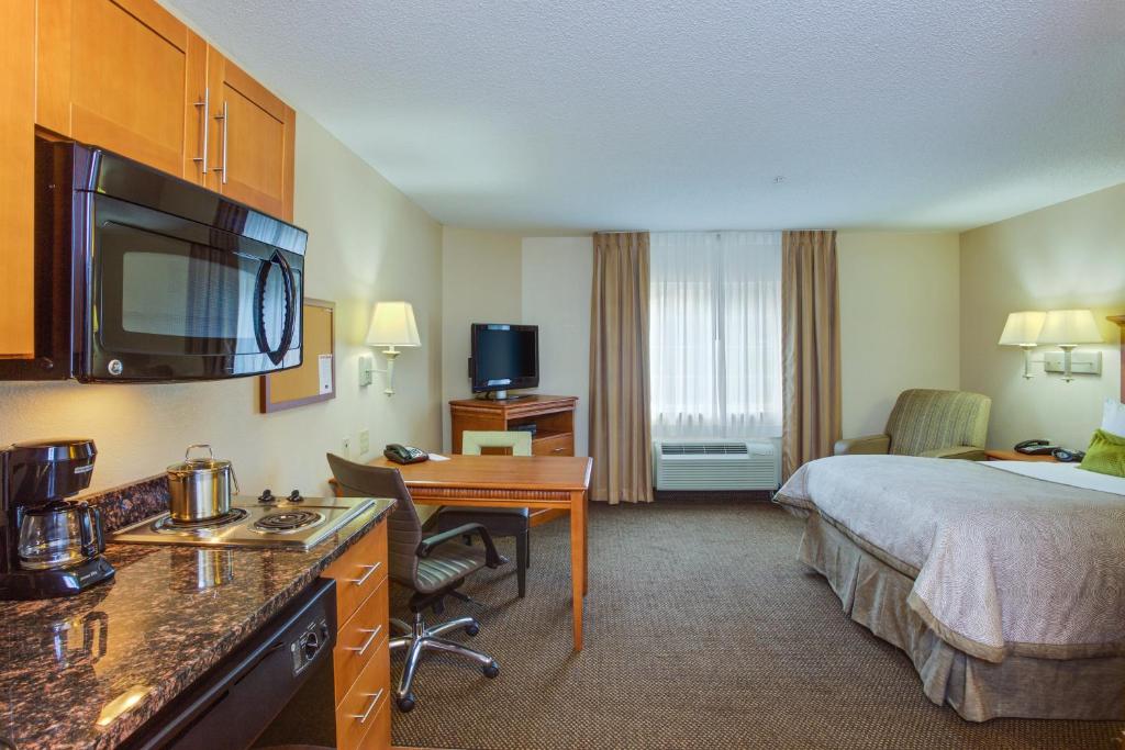 Candlewood Suites Richmond Airport, an IHG Hotel photo 3