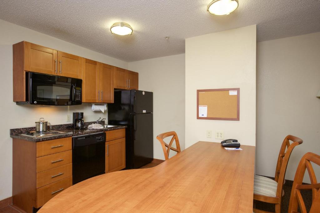 Candlewood Suites Richmond Airport, an IHG Hotel photo 4