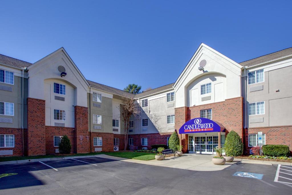 Candlewood Suites Raleigh Crabtree, an IHG Hotel image
