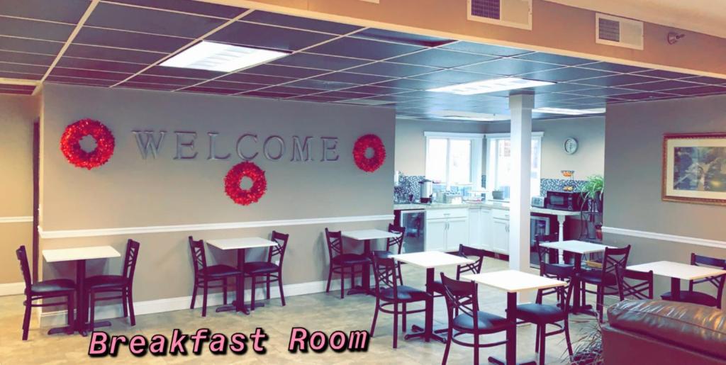 Americas Best Value Inn - Gaylord photo 3