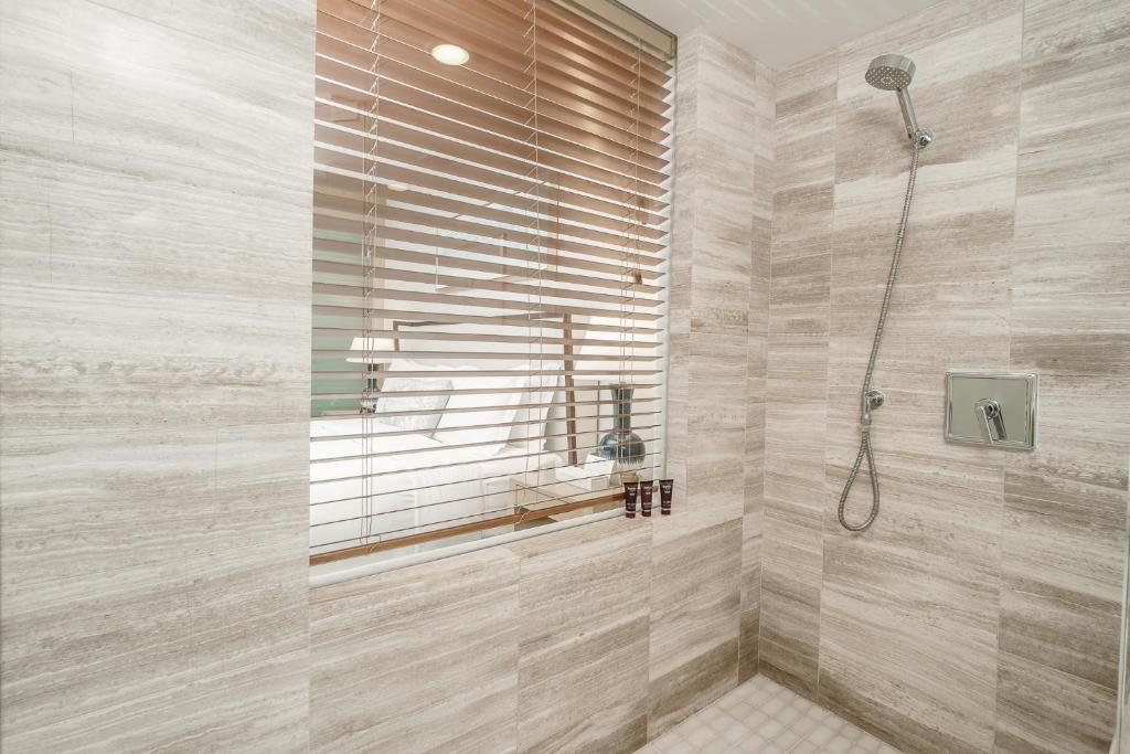 Сьюит (Суперлюкс с 1 спальней и видом на океан), Real Select at The Ritz-Carlton Residences, Waikiki Beach