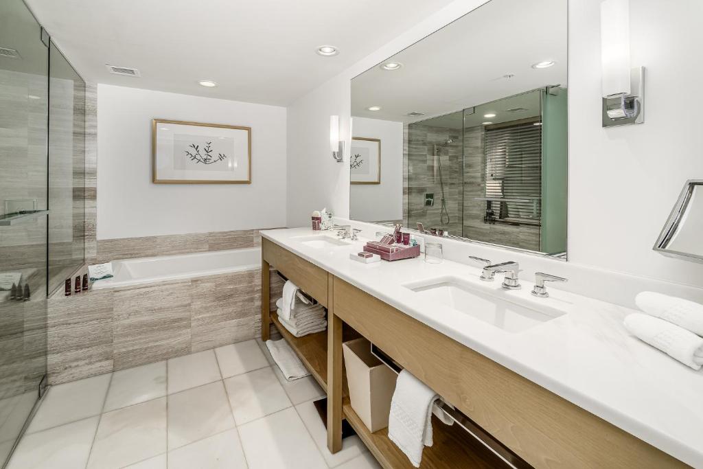 Сьюит (Суперлюкс с 1 спальней и видом на океан), Real Select at The Ritz-Carlton Residences, Waikiki Beach