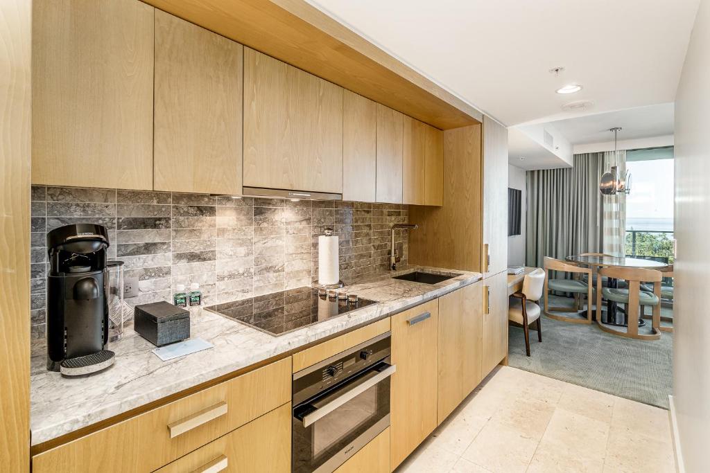 Сьюит (Суперлюкс с 1 спальней и видом на океан), Real Select at The Ritz-Carlton Residences, Waikiki Beach