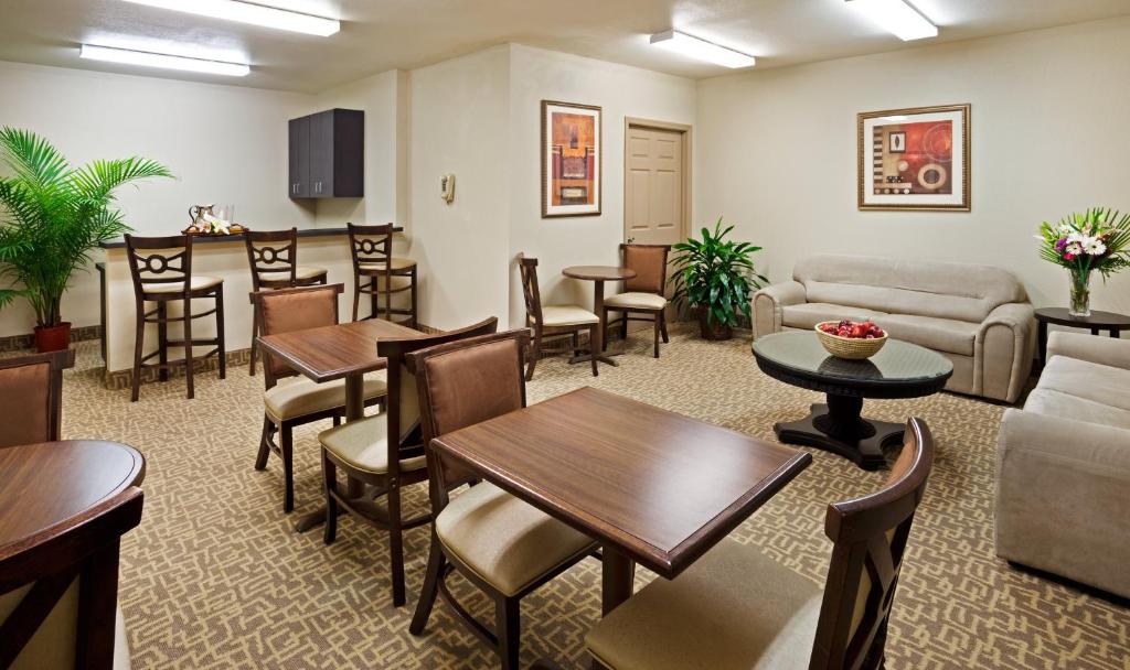 Holiday Inn Hotel & Suites Beaufort at Highway 21, an IHG Hotel photo 4