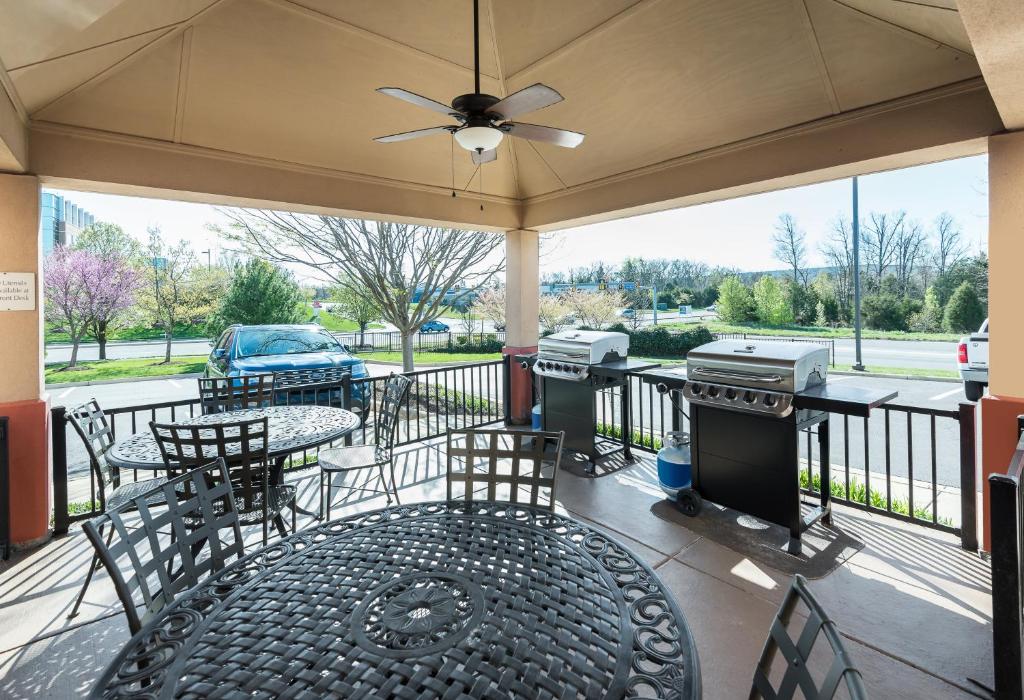 Candlewood Suites Sterling, an IHG Hotel photo 4