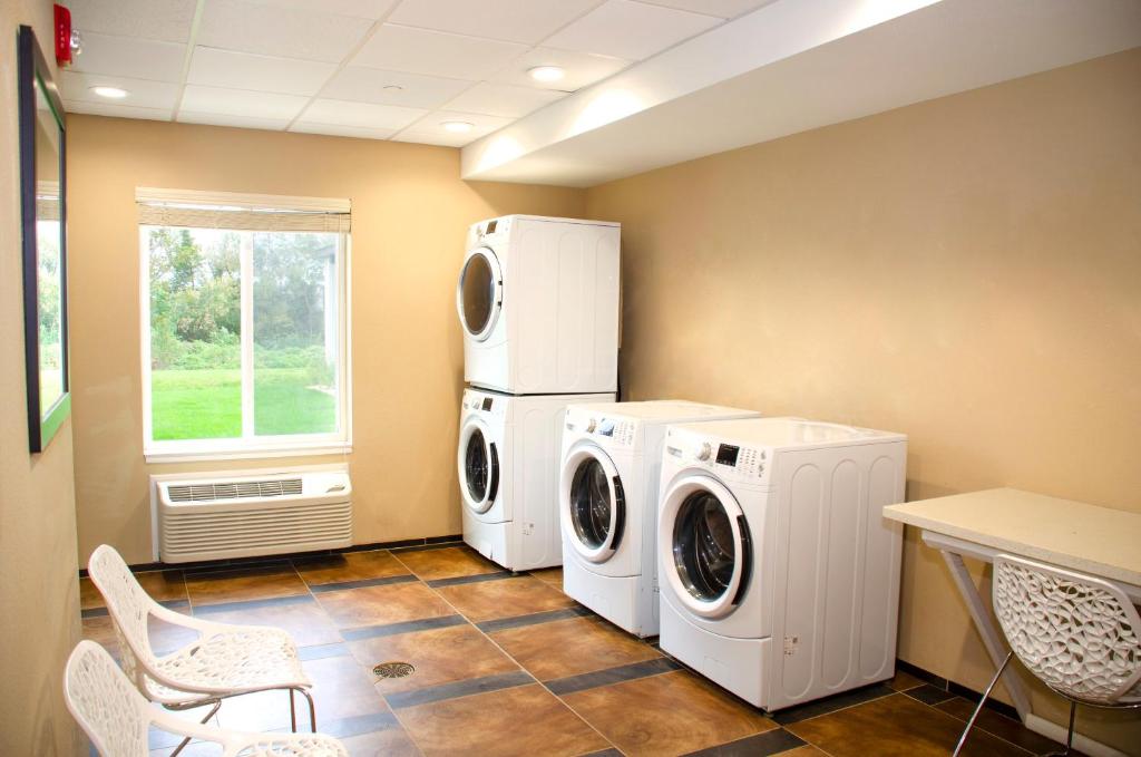 Candlewood Suites York, an IHG Hotel photo 3