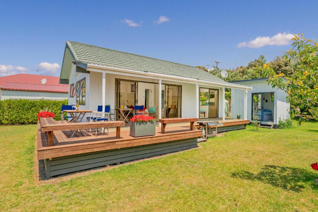 Bay Coast Happy Place - Cooks Beach Holiday Home photo 1