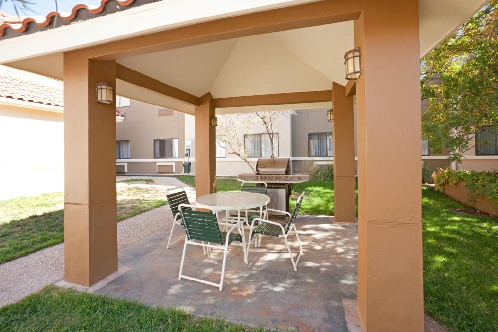 Staybridge Suites Lubbock-University Area, an IHG Hotel photo 2
