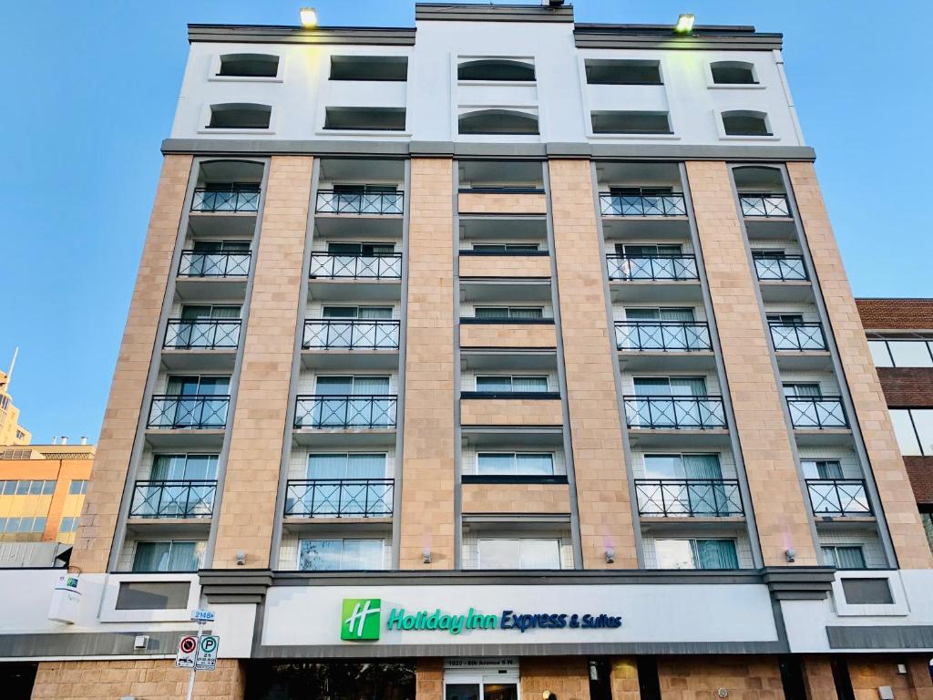 Holiday Inn Express and Suites Calgary, an IHG Hotel photo 3