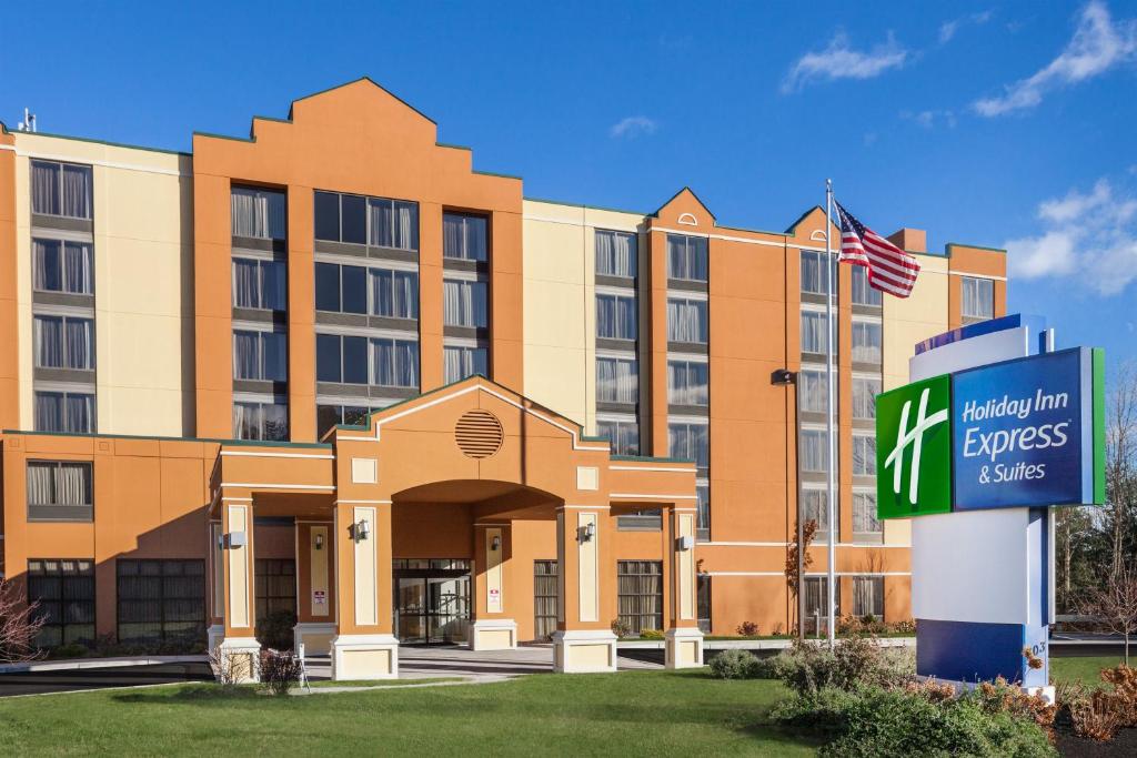 Holiday Inn Express Hotel & Suites South Portland, an IHG Hotel image