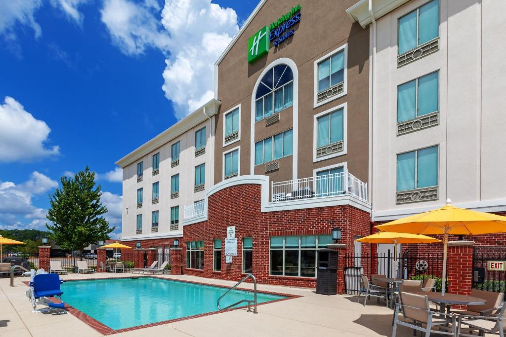 Holiday Inn Express Hotel and Suites Shreveport South Park Plaza, an IHG Hotel photo 1
