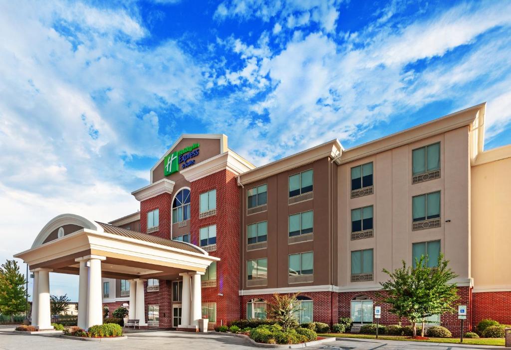 Holiday Inn Express & Suites Shreveport South Park Plaza, an IHG Hotel image