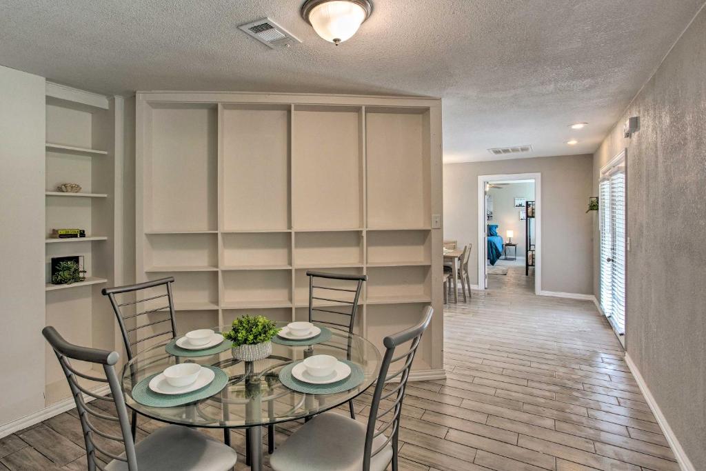 Modern Family Home with Yard Less Than 1Mi to Cowboys Stadium photo 4