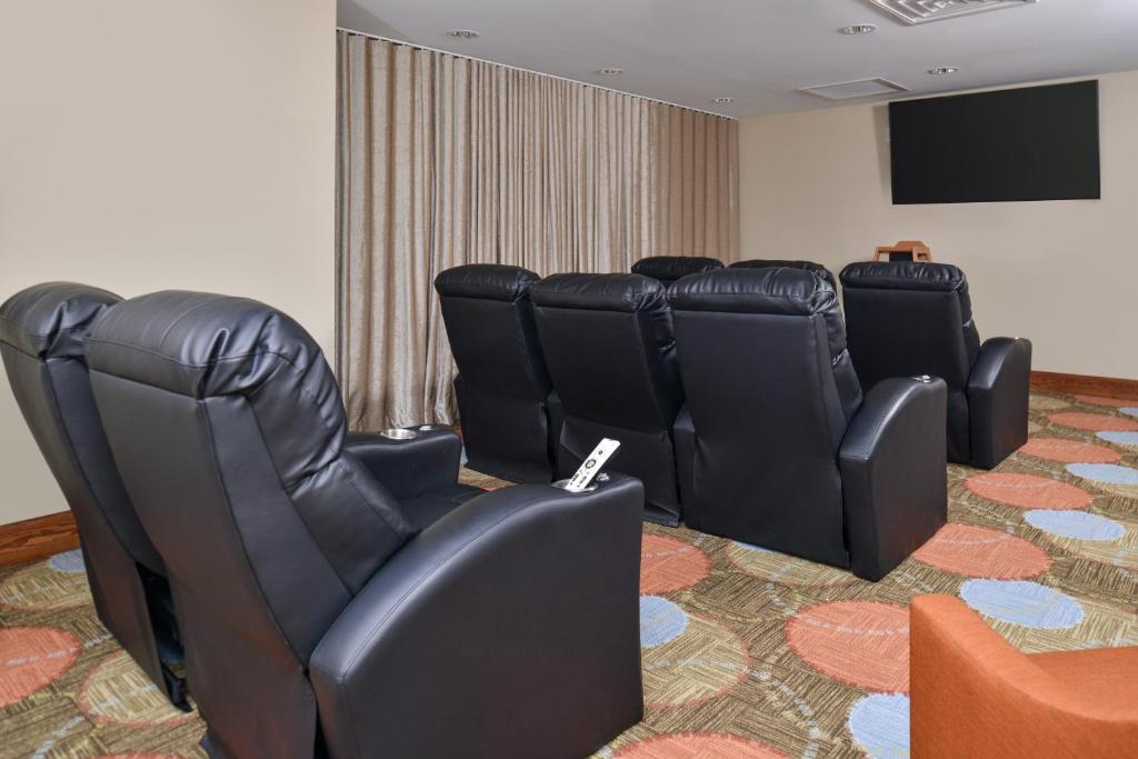Staybridge Suites Rochester, an IHG Hotel photo 2